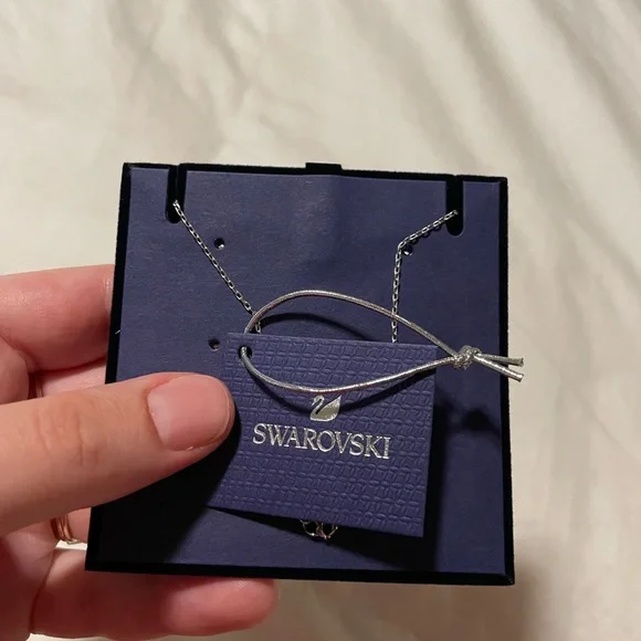 Swarovski Silver Pearl and Crystal Necklace New in Box with Tags - Picture 3 of 4